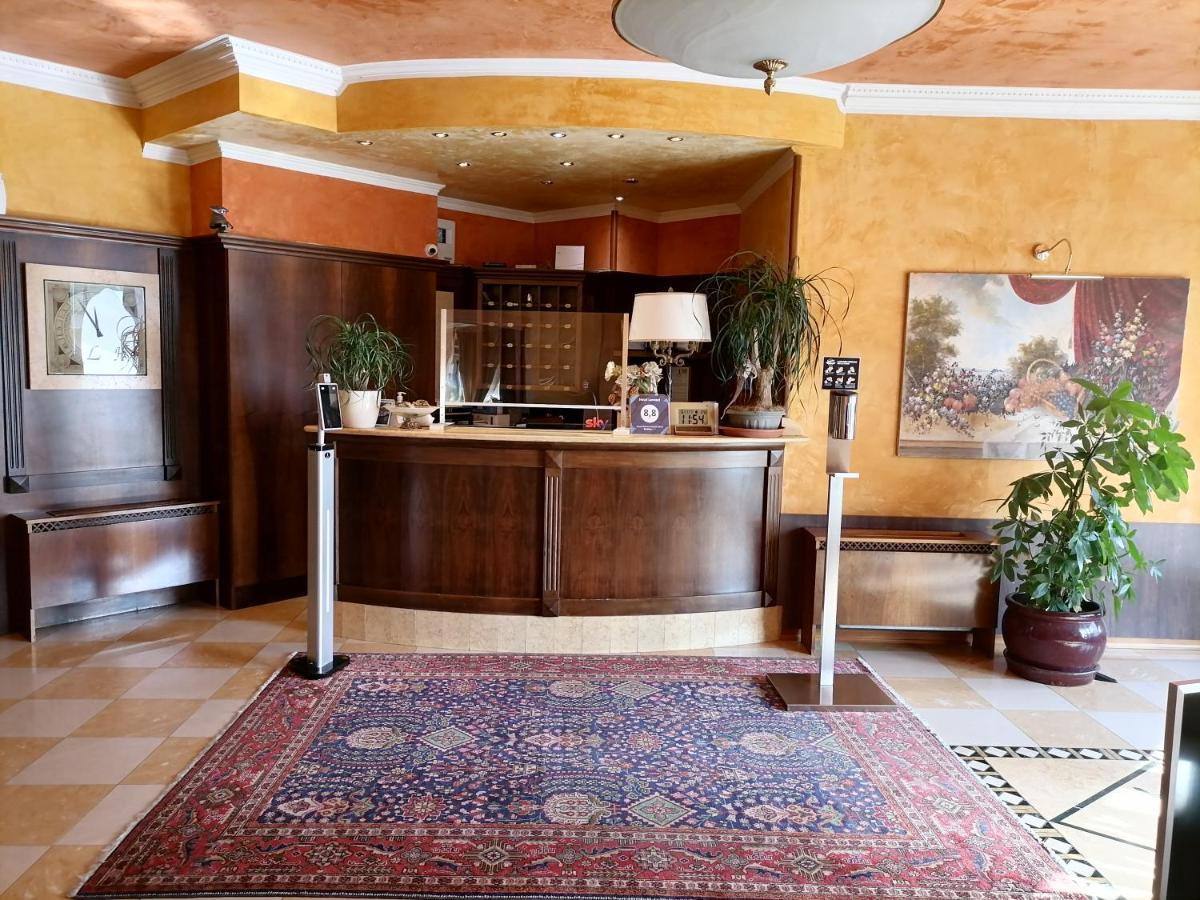 Hotel Lenotel Экстерьер фото