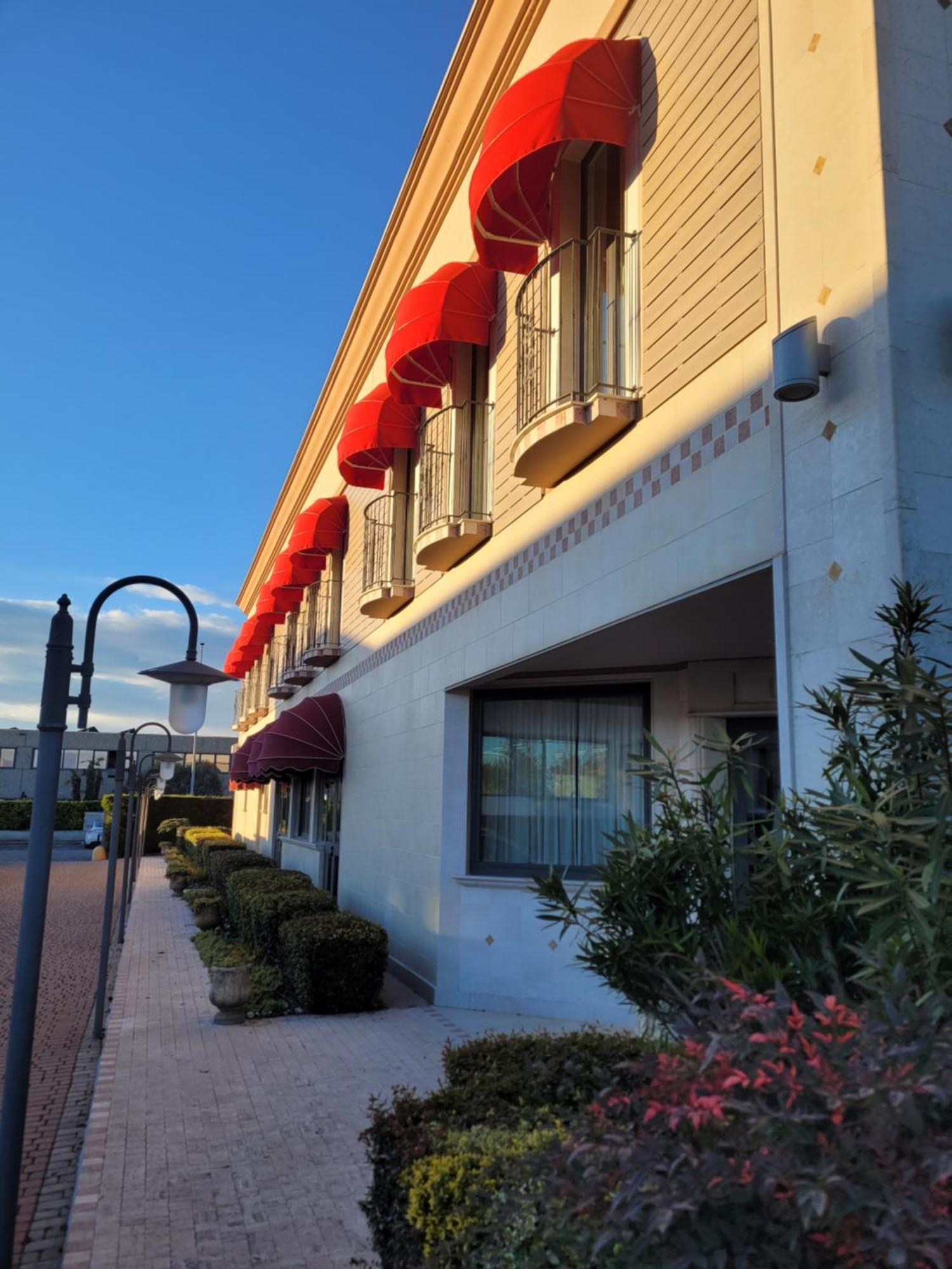 Hotel Lenotel Экстерьер фото