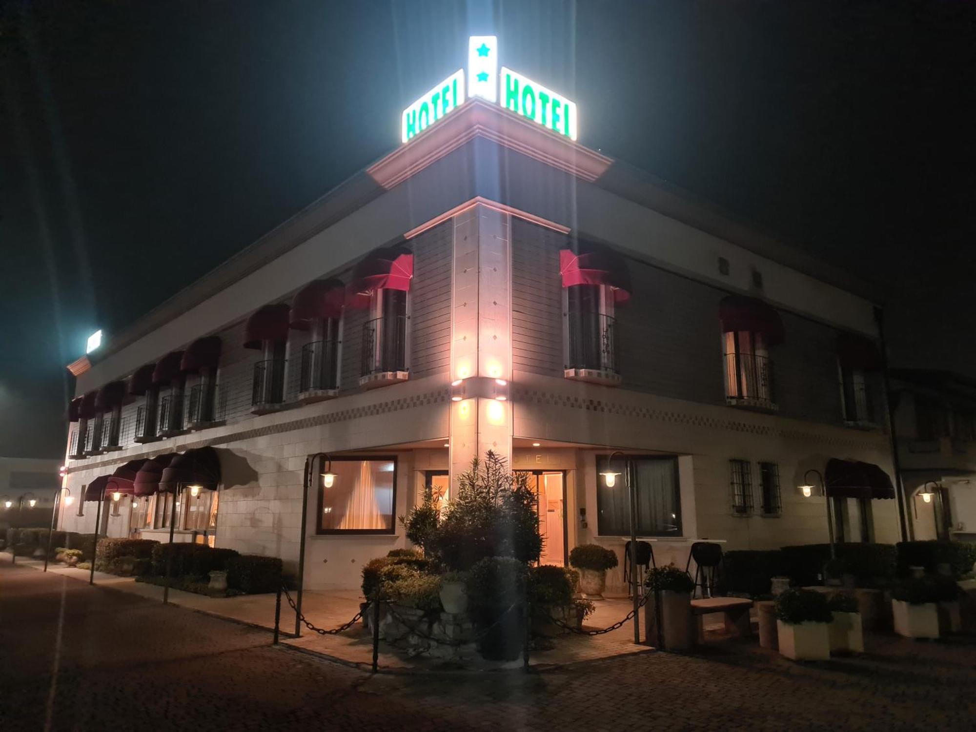 Hotel Lenotel Экстерьер фото