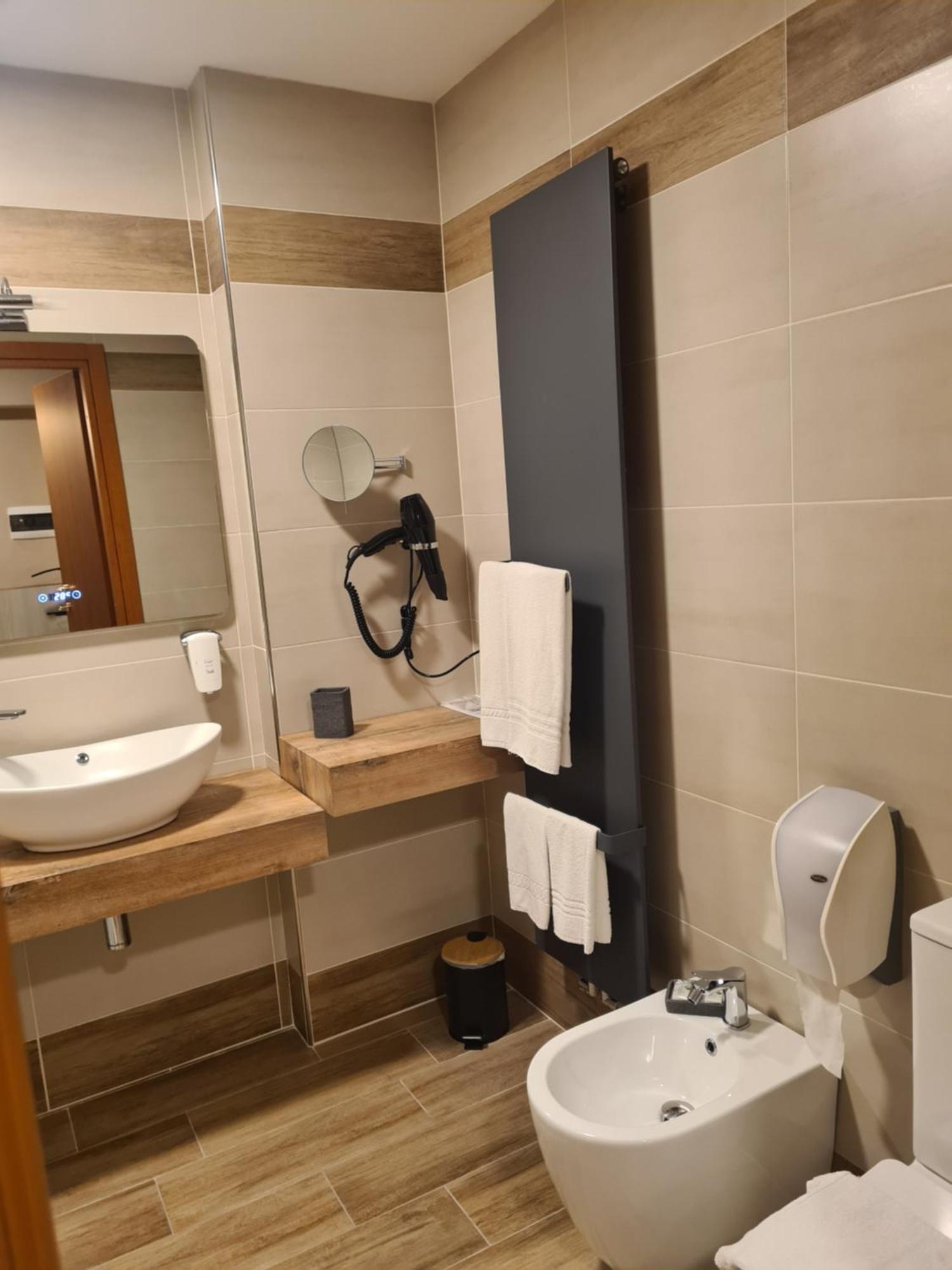 Hotel Lenotel Экстерьер фото
