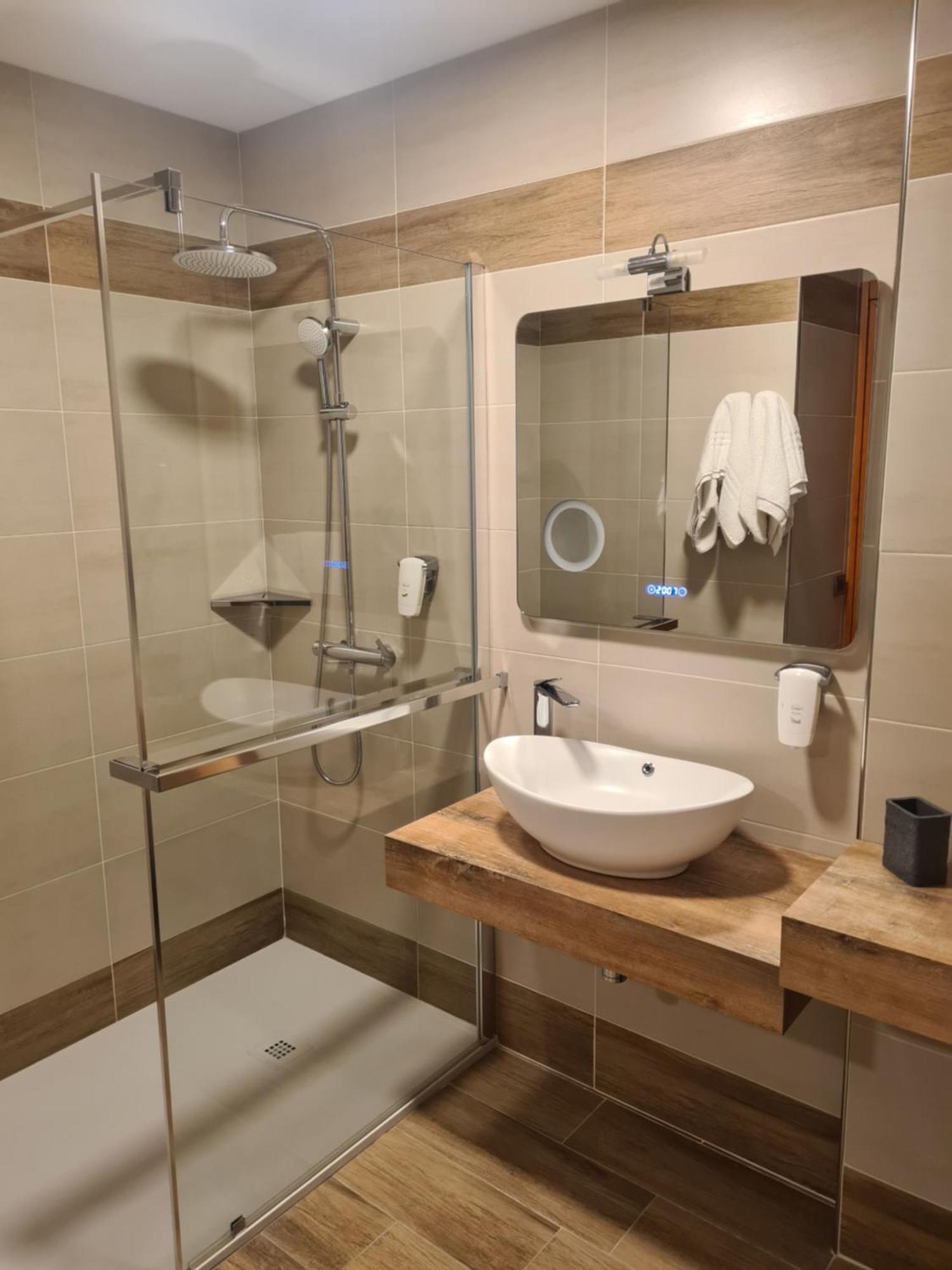 Hotel Lenotel Экстерьер фото
