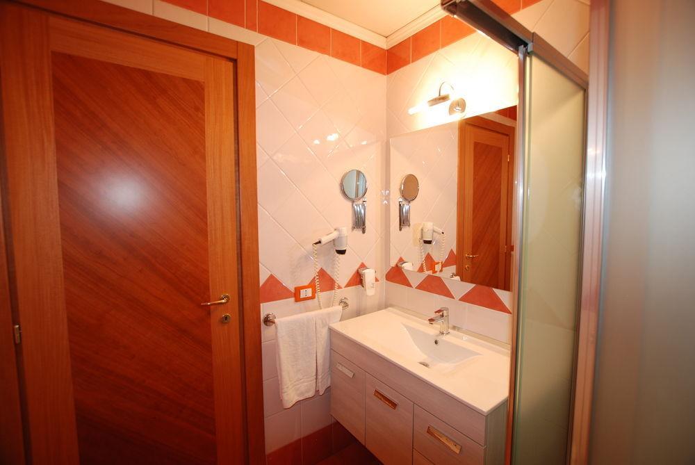 Hotel Lenotel Экстерьер фото