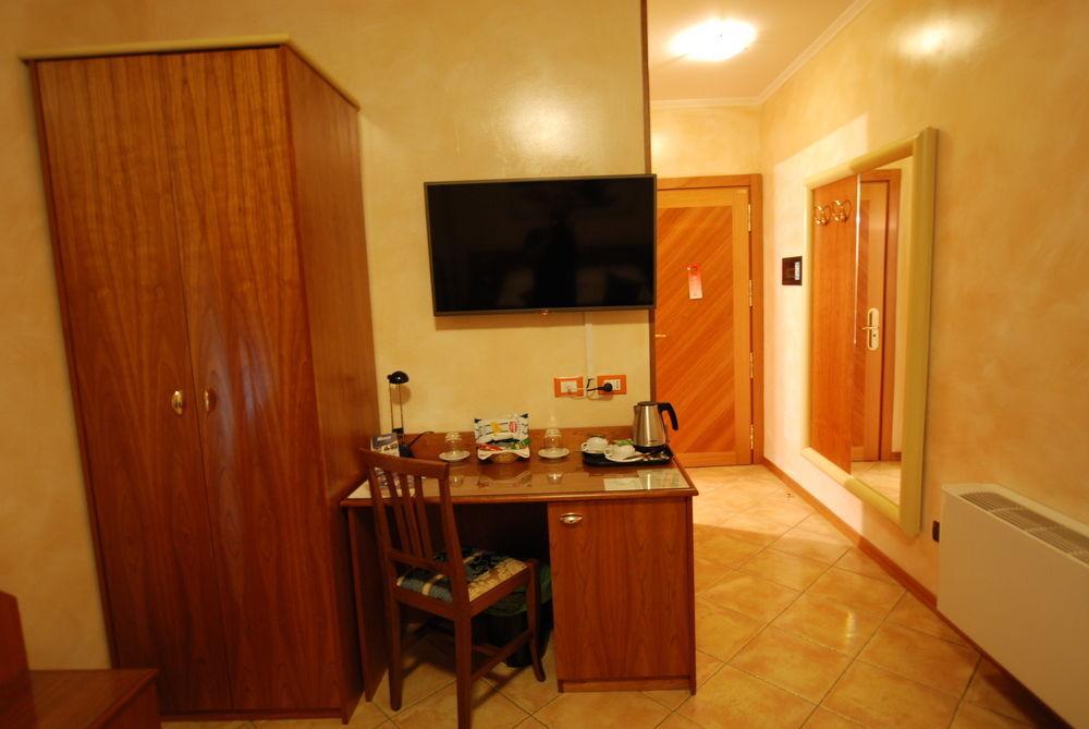 Hotel Lenotel Экстерьер фото