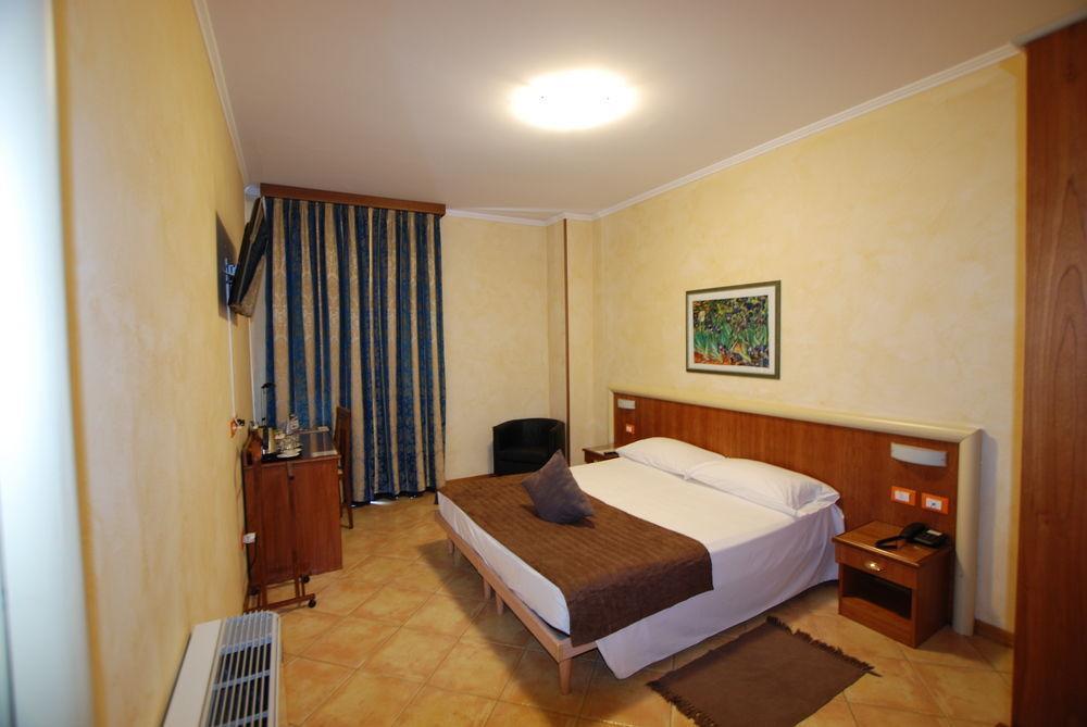 Hotel Lenotel Экстерьер фото